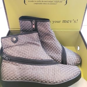 BM Bernie Mev's Boots Size 29